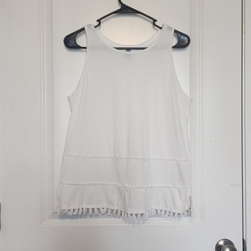 Old Navy tank top Fringe bottom size medium